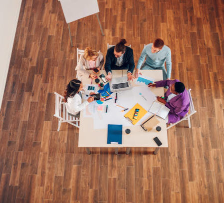 Lancer une campagne de publicité LinkedIn Lyon ne suffit pas pour garantir des résultats concrets. En effet, sans indicateurs de