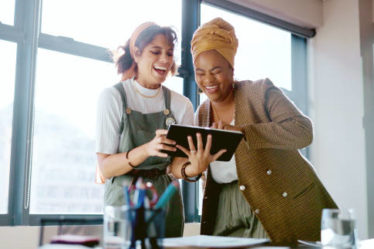 Une campagne de publicité LinkedIn Lyon performante ne repose pas uniquement sur un bon ciblage ou un visuel impactant.