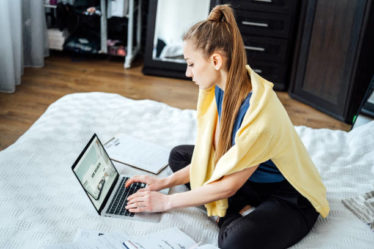 La troisième tendance concerne la construction d’une image d’autorité régionale. En effet, les entreprises qui réussissent leur publicité LinkedIn Lyon