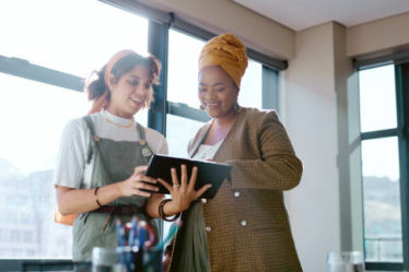 Une publicité LinkedIn Lyon performante doit intégrer une véritable dimension locale. En effet, communiquer de la même