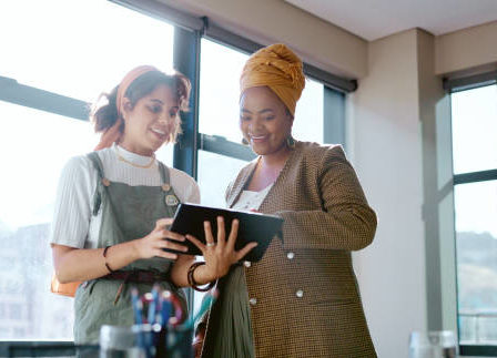 Une publicité LinkedIn Lyon performante doit intégrer une véritable dimension locale. En effet, communiquer de la même