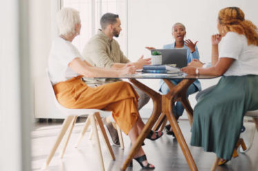 Dans ce contexte, une publicité LinkedIn Lyon bien ciblée permet de toucher directement les décideurs, sans dispersion